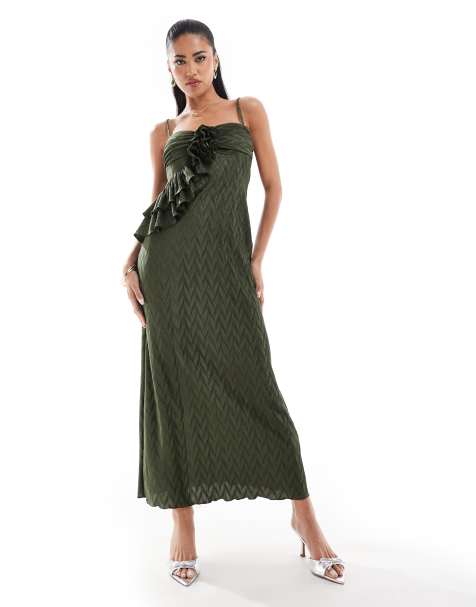Vestido midi caqui plisado de tirantes con detalle de volante y flor de ASOS DESIGN - view 1