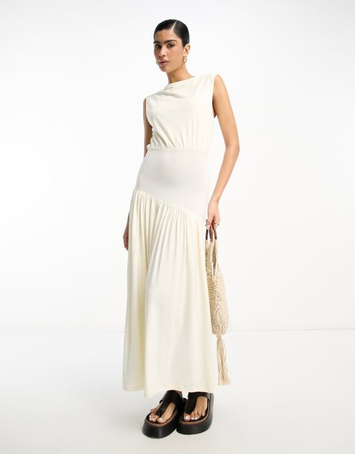 Vestido midi color crema drapeado con banda asimétrica en la cintura de ASOS DESIGN