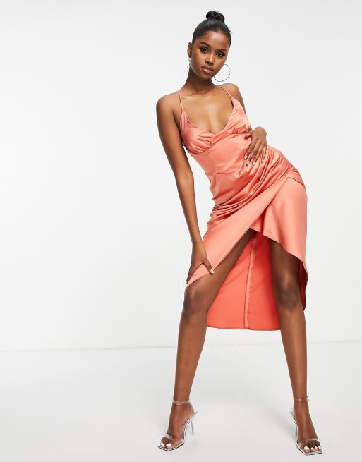 Vestido midi color jengibre con detalle de corsé y costuras de satén de ASOS DESIGN