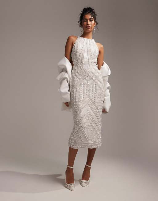 Vestido midi color marfil con cuello halter y adornos de lentejuelas y perlas de ASOS DESIGN