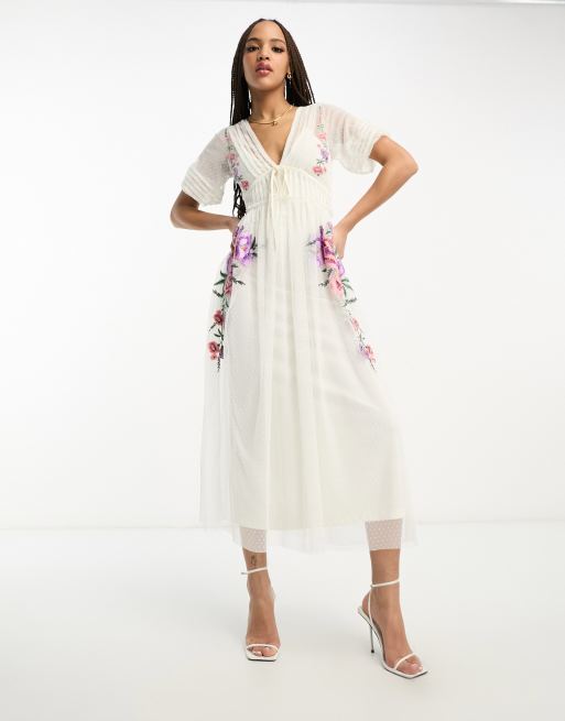 Vestido midi color marfil de manga corta con bordados y malla de plumeti de ASOS DESIGN