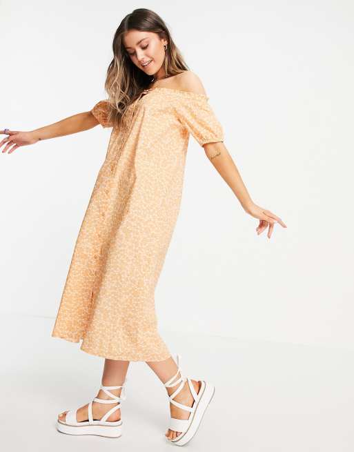 Vestido midi color melocotón con estampado floral, escote Bardot y mangas abullonadas Noa de Monki, 4 de 4