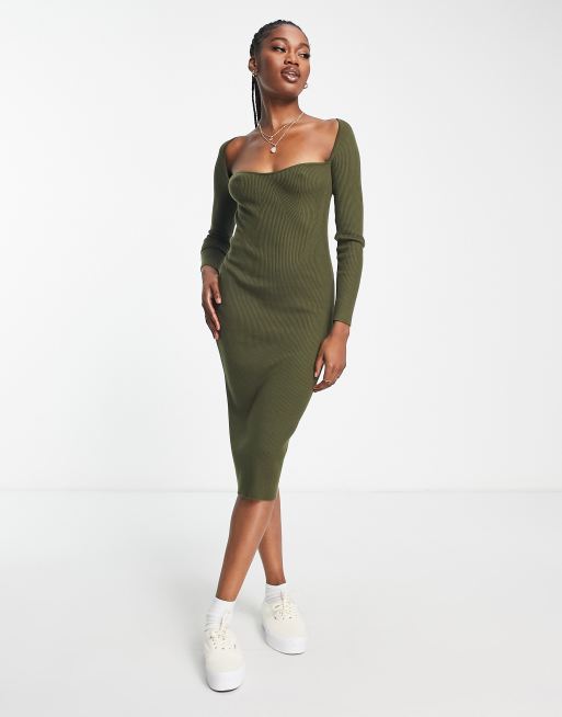 Vestido midi color oliva con escote corazón de punto de Gilli
