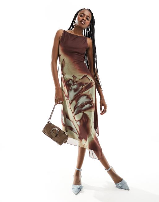 Vestido midi color óxido asimétrico con estampado floral combado de malla de Motel