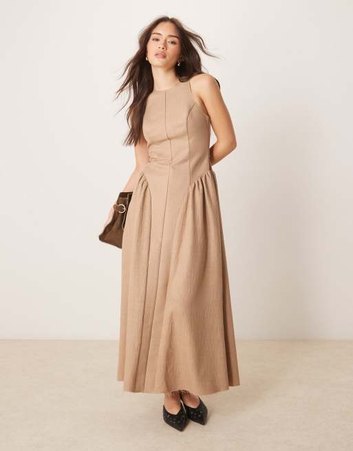 Vestido midi color piedra con detalle de abertura en la espalda y diseño estructurado y reforzado de ASOS DESIGN