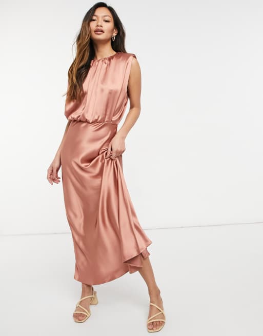 Vestido midi color rubor sin mangas de satén de ASOS DESIGN