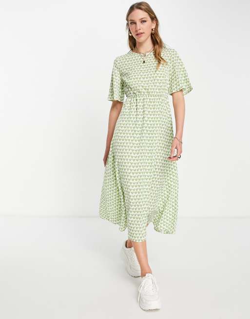 Vestido midi color salvia con estampado de corazones de Urban Threads