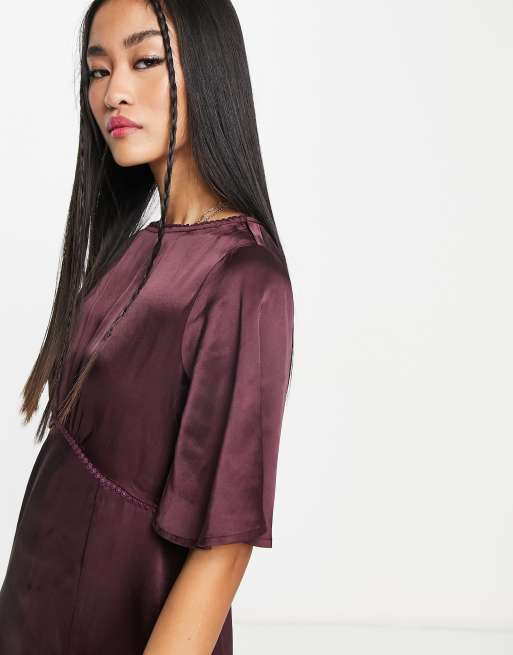 Vestido midi color vino oscuro con mangas fluidas con detalle de encaje de Influence, 4 de 4