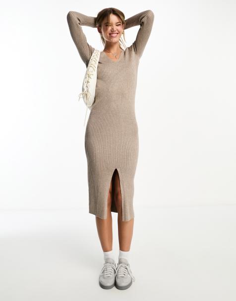 Vestido midi color visón con abertura lateral y cuello de pico de canalé de New Look - view 1