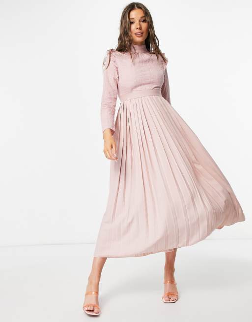 Vestido midi color visón polvoriento plisado con cuello alto y volantes en los hombros de Little Mistress