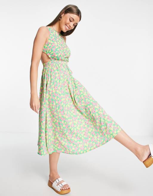 Vestido midi con cuello alto y estampado floral de Influence