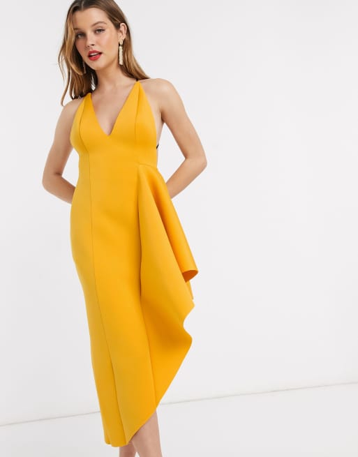 Vestido midi con diseño abierto hasta el lateral y bajo asimétrico en color mostaza de ASOS DESIGN