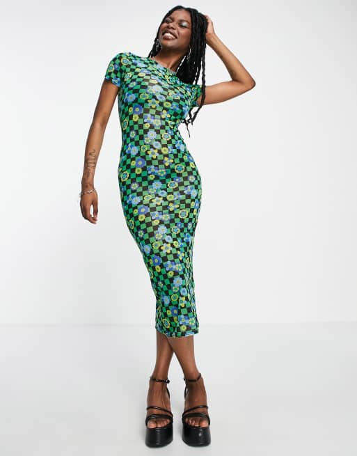 Vestido midi con estampado a cuadros dameros con flores de malla de COLLUSION