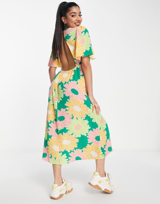 Vestido midi con estampado de flores grandes, mangas ángel y espalda al aire de ASOS DESIGN