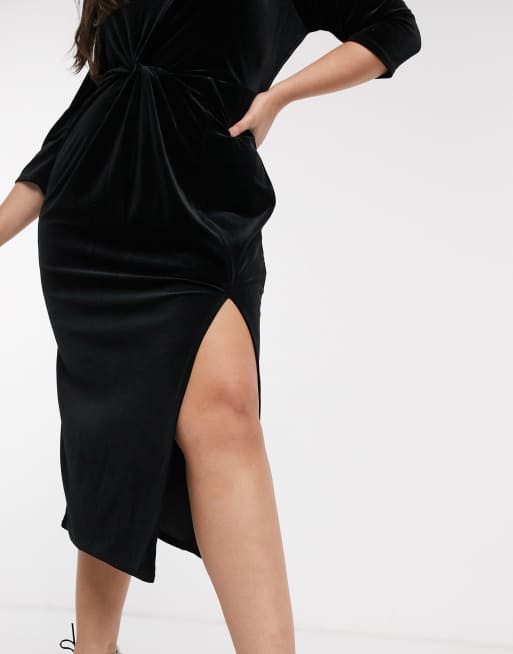 Vestido midi con parte delantera cruzada en velour negro de Simply Be, 3 de 4