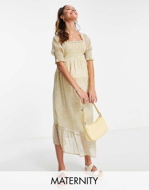 Vestido midi con pecho fruncido y estampado de florecitas de Violet Romance Maternity