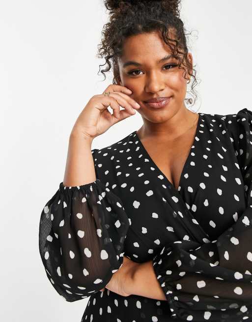 Vestido midi cruzado con estampado de lunares de Forever New Curve, 2 de 4