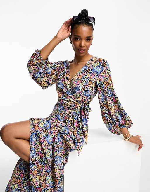 Vestido midi cruzado de manga larga con diseño de flores de Vero Moda