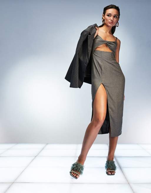 Vestido midi de sastre con diseño de espiguilla y detalle retorcido en la parte delantera de ASOS DESIGN 
