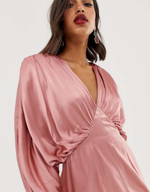 Vestido midi con manga murciélago fruncida de ASOS ASOS