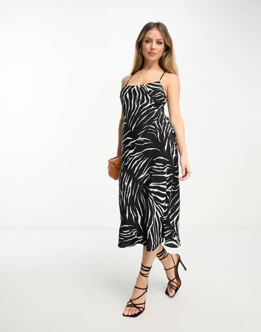 Vestido midi de tirantes con estampado de cebra y espalda cruzada de Lola May