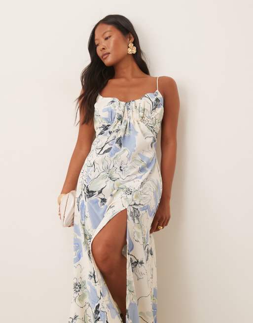 Vestido midi de tirantes con estampado floral azul, pecho fruncido y tiras cruzadas en la espalda de ASOS DESIGN Petite