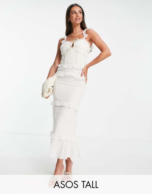 Vestido midi escalonado con cuerpo fruncido y detalles de volantes de ASOS DESIGN Tall