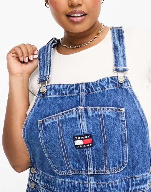 Vestido midi estilo peto con lavado medio de Tommy Jeans Plus, 3 de 4