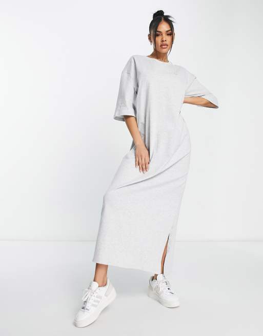 Vestido midi gris claro estilo camiseta básica premium de adidas Originals