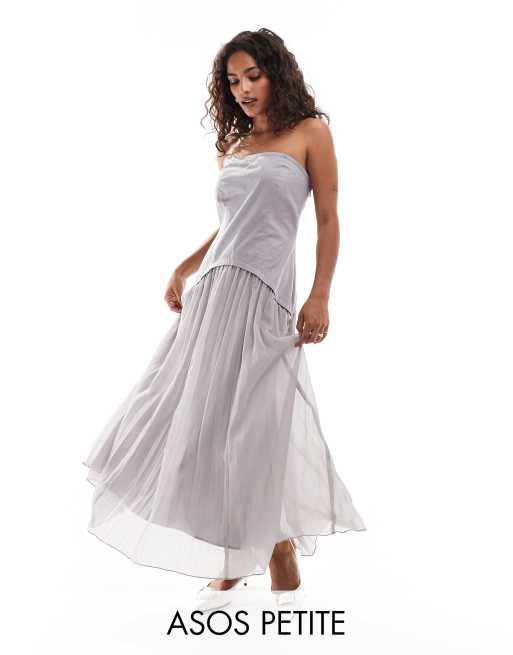 Vestido midi gris con parte superior de sarga, escote de palabra de honor y falda plisada de chifón de ASOS DESIGN Petite