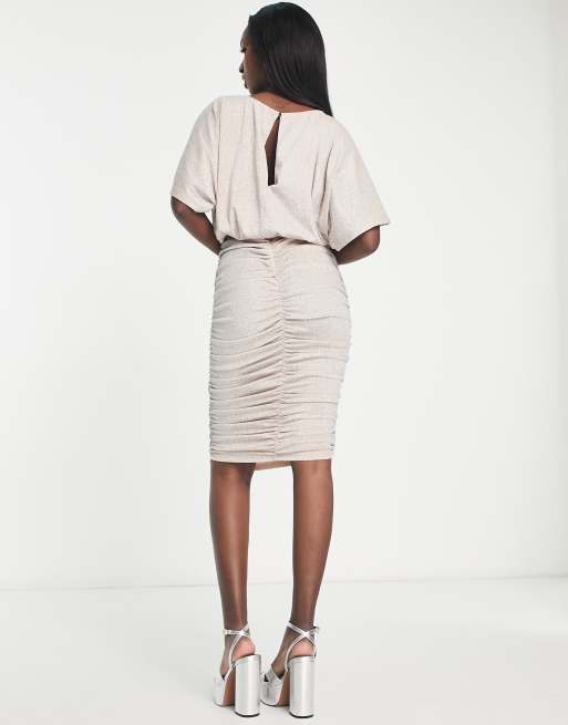 Vestido midi gris fruncido con acabado de purpurina de AX Paris , 2 de 4