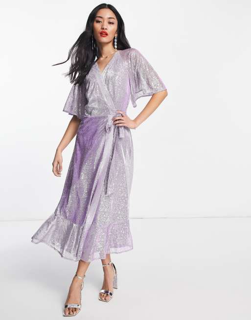 Vestido midi lila de corte skater, mangas acampanadas y acabado metalizado de Style Cheat