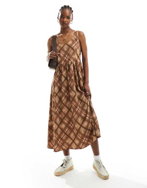 Vestido midi marrón amplio a cuadros de Daisy Street