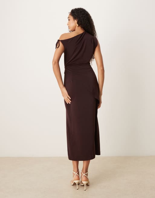 Vestido midi marrón chocolate ceñido con hombro caído con lazada de ASOS DESIGN, 4 de 4