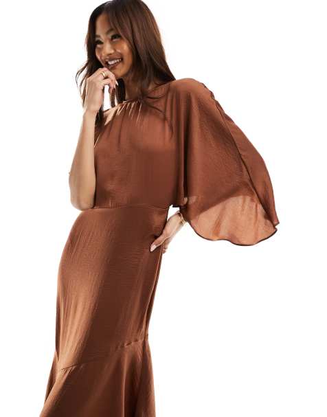 Vestido midi marrón chocolate con bajo asimétrico y mangas fluidas de satén de ASOS DESIGN - view 1
