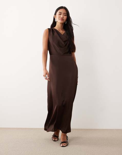 Vestido midi marrón chocolate con cuello desbocado de satén de VILA - view 1