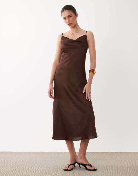 Vestido midi marrón con cuello desbocado de satén de New Look - view 1