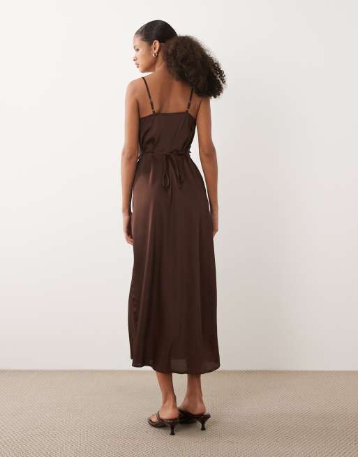 Vestido midi marrón con cuello desbocado de satén de New Look, 4 de 4