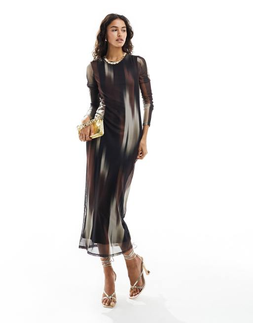 Vestido midi marrón con diseño estampado de malla de New Look