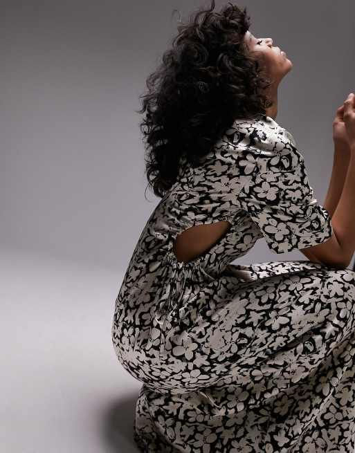 Vestido midi monocromático con estampado floral y abertura de Topshop 
