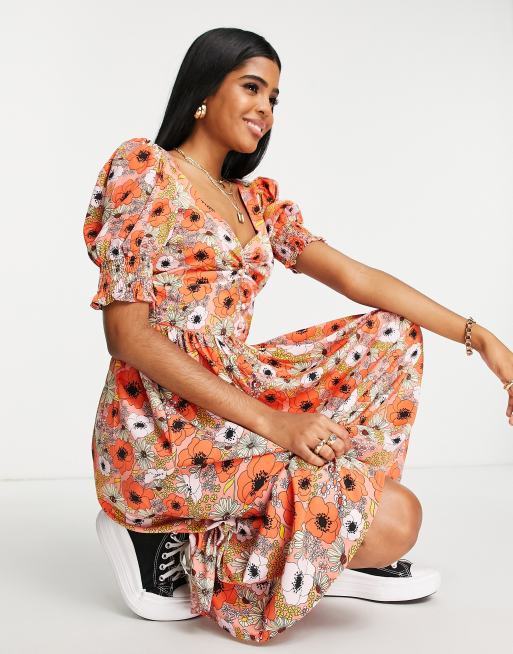 Vestido midi multicolor con estampado floral y escote corazón de Influence