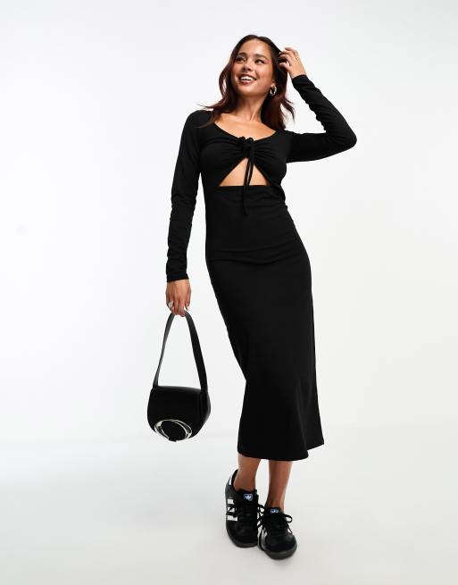 Vestido midi negro con abertura y detalle fruncido en la parte delantera exclusivo de Pieces