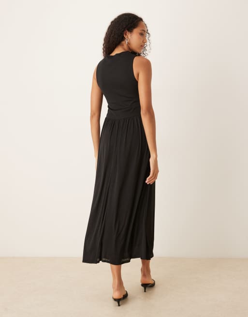 Vestido midi negro con cintura baja y mangas asimétricas de ASOS DESIGN, 2 de 4