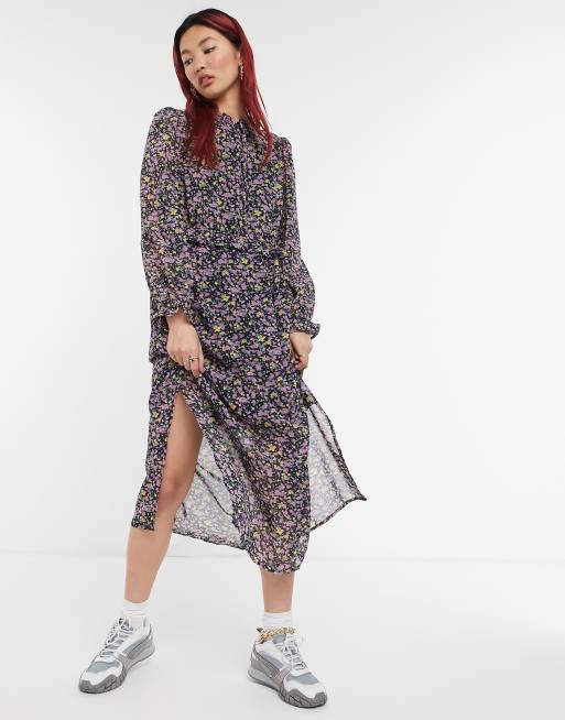 Vestido midi negro con estampado de florecitas de gasa con lazada en el cuello y aberturas delanteras de Y.A.S