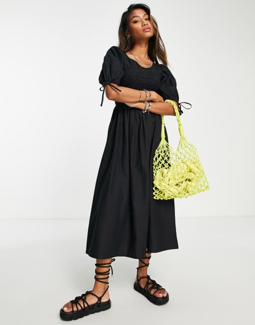Vestido midi negro con pecho fruncido de algodón de Violet Romance