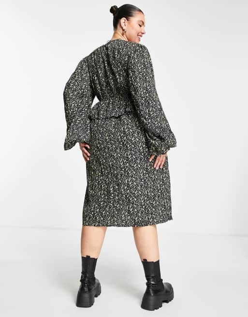 Vestido midi negro con volantes de Missguided Plus, 2 de 4