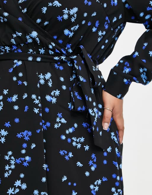 Vestido midi negro cruzado con estampado floral de Vero Moda Curve, 3 de 4