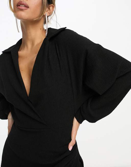 Vestido midi negro cruzado con solapas de tejido texturizado de ASOS DESIGN, 2 de 4