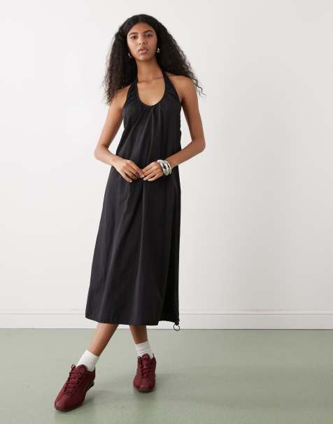 Vestido midi negro de corte voluminoso con cuello halter fruncido de nailon de COLLUSION - view 1