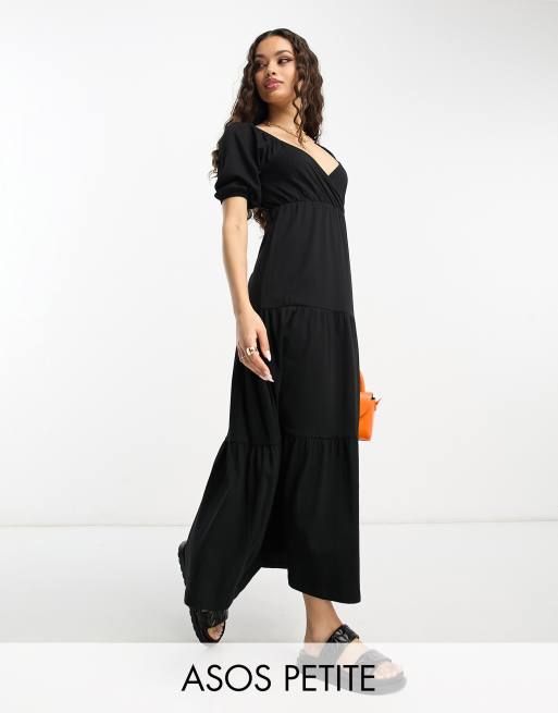 Vestido midi negro de manga corta cruzado con diseño escalonado de ASOS DESIGN Petite 